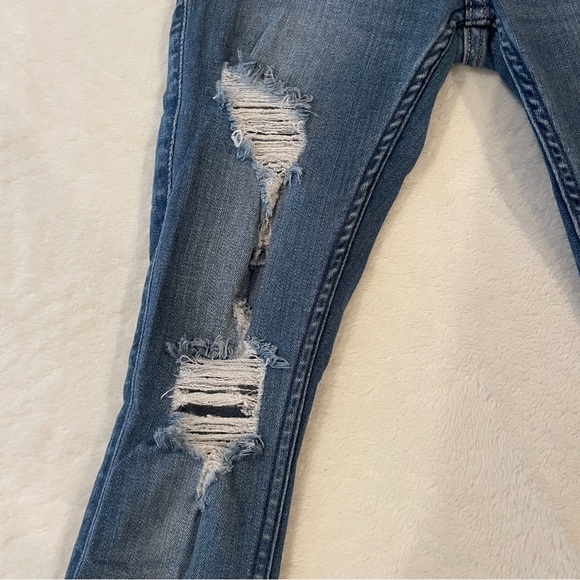 Hollister low rise distressed jegging with advanced stretch - Picture 2 of 5